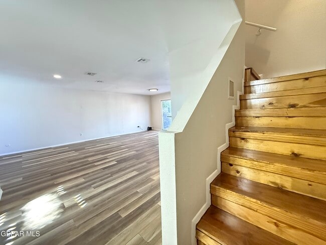 Building Photo - 10407 Ashwood Dr