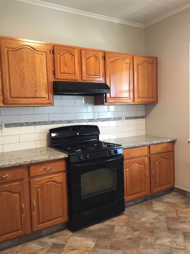 Building Photo - 152 W 9th St