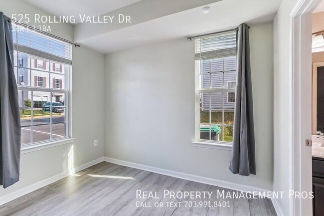Building Photo - 525 Rolling Valley Dr