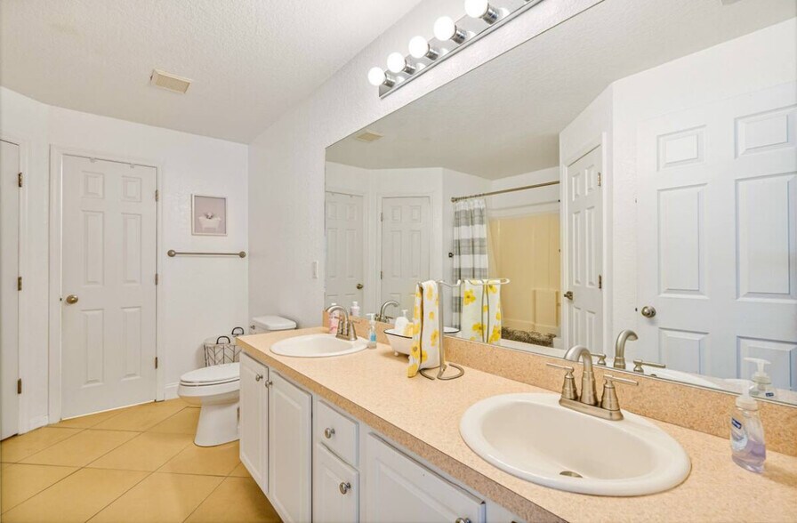 Building Photo - 2237 Bonanza Ln