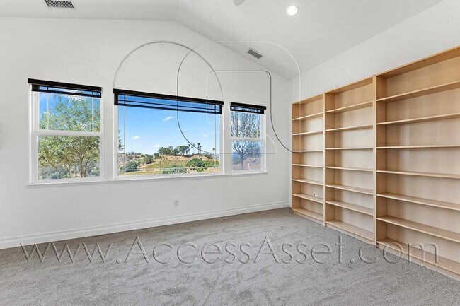 Building Photo - Designer Single-Story Home with Gourmet Kitchen & Mountain Views