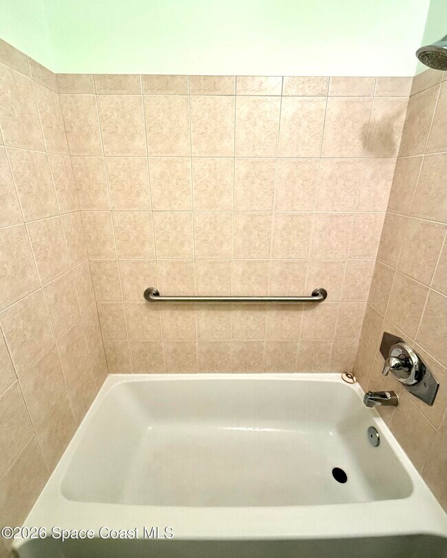 Building Photo - 1485 Malibu Cir NE