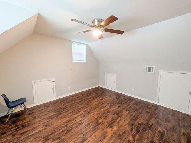 Building Photo - 460 Belvedere Dr