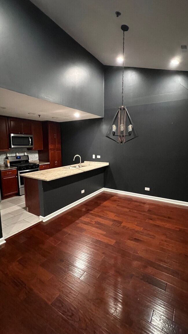 Building Photo - 475 Scots Dr