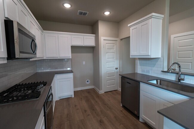 Building Photo - 1140 Enchanted Rock Ln