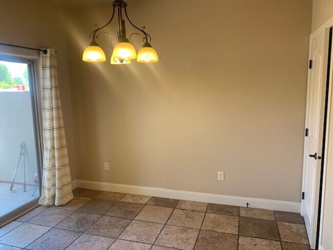 Building Photo - Gorgeous St. George Townhome