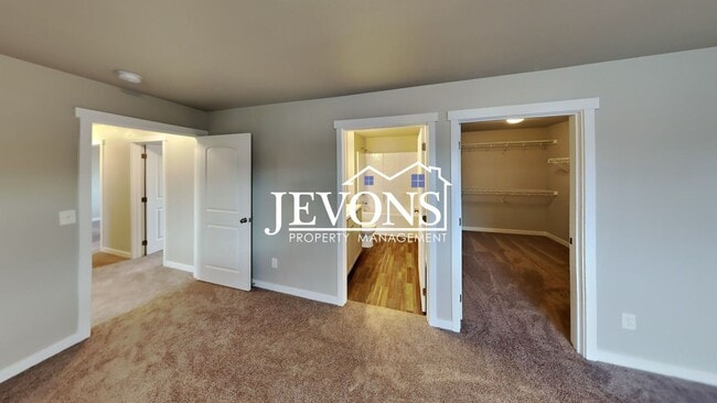 Building Photo - Enchanting 2020-built single-family home in Yakima