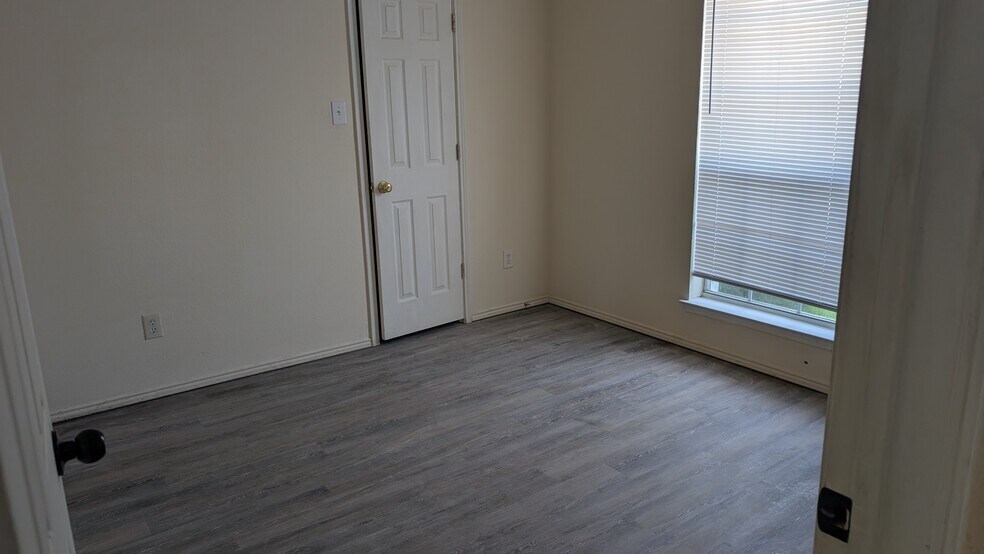 Building Photo - 7418 Fairfield Dr