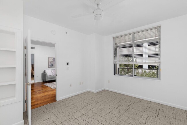 Building Photo - 54 Rainey St