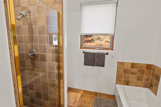 Building Photo - Breathtaking Luxury Home Basking in Sedona...