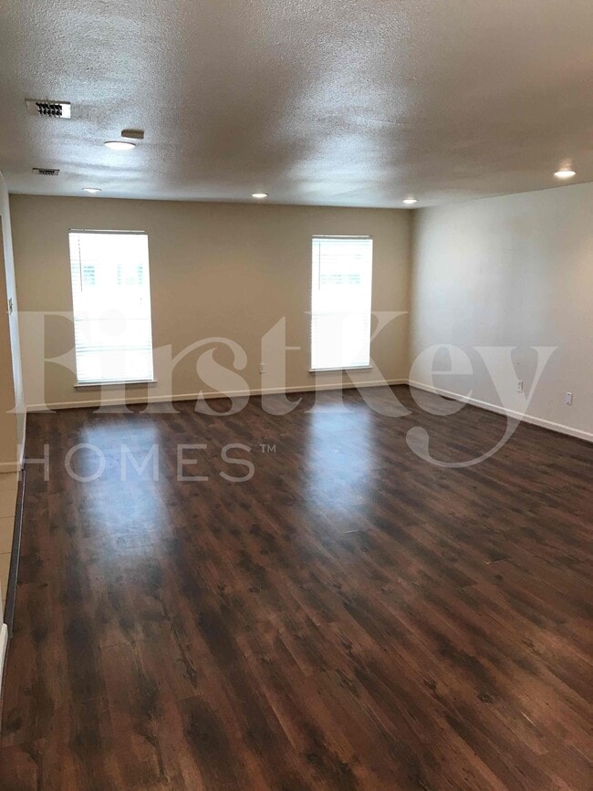 Building Photo - 1217 Meadow Creek Dr