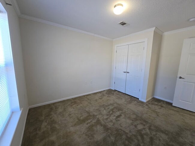 Building Photo - 2079 Pine Hill Rd