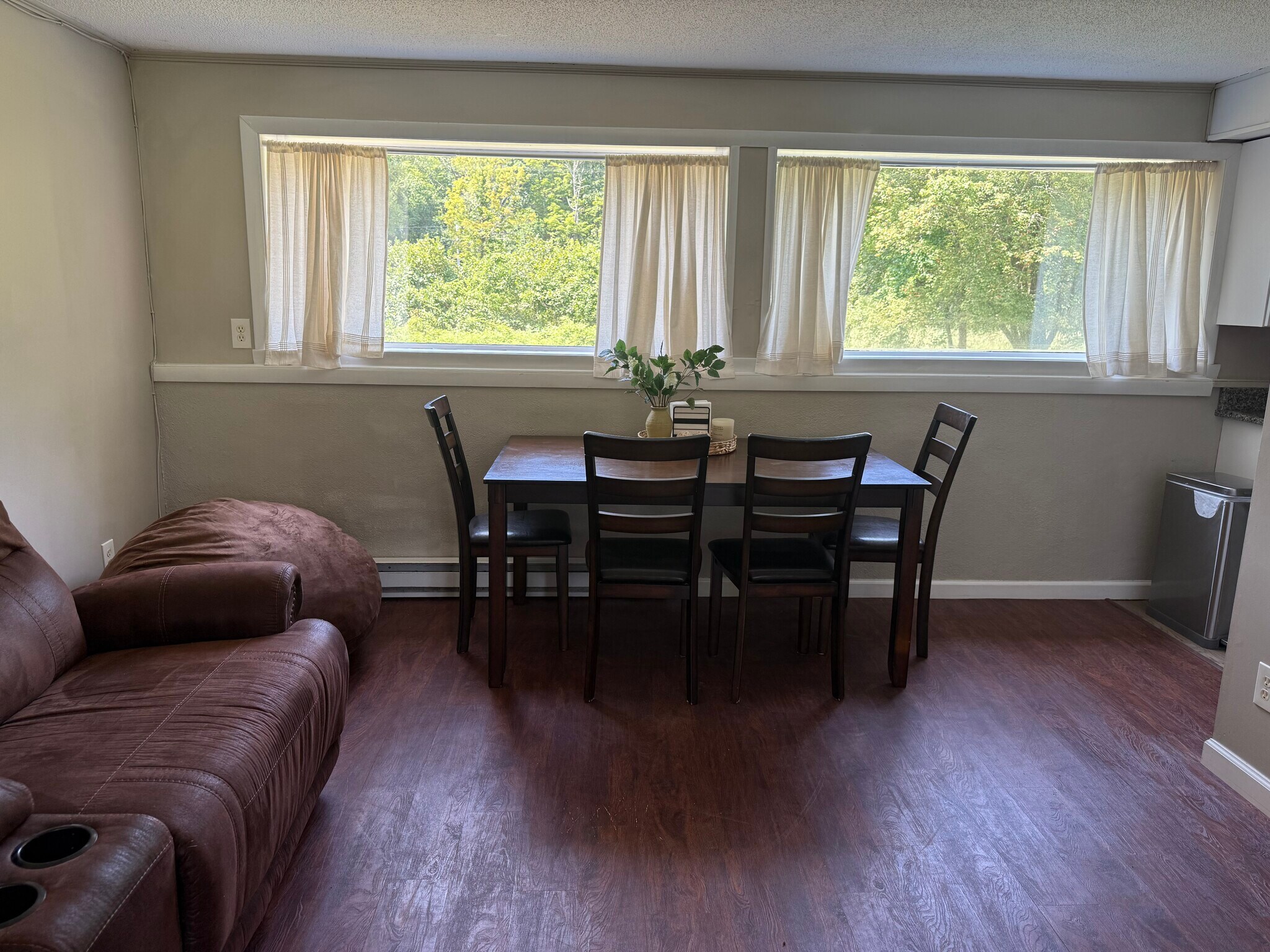 Building Photo - 200 Maple Rd