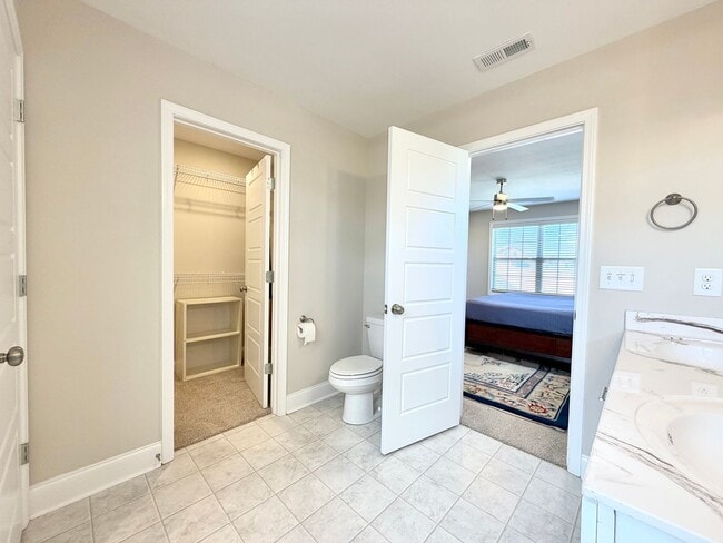 Building Photo - 2662 Scott Dr