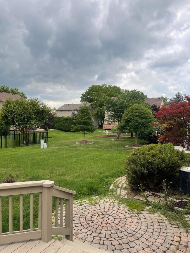 Building Photo - 43905 Rivergate Dr
