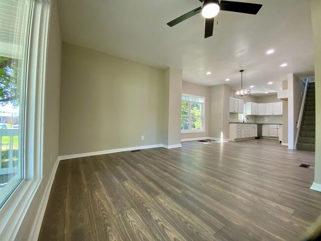 Building Photo - Beautifully Updated 4 Bed 2 Bath Home!