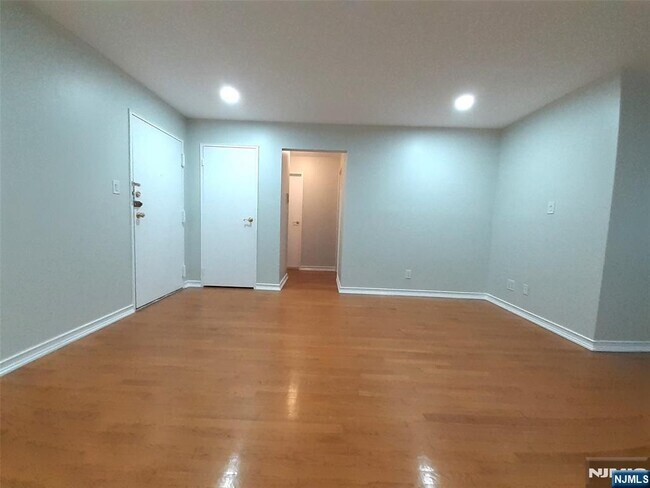 Building Photo - 116 71st St