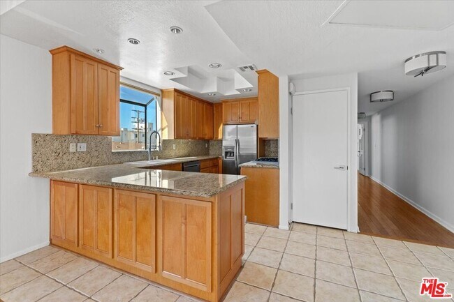 Building Photo - 11827 Goshen Ave