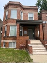 Building Photo - 358 E 70th Pl