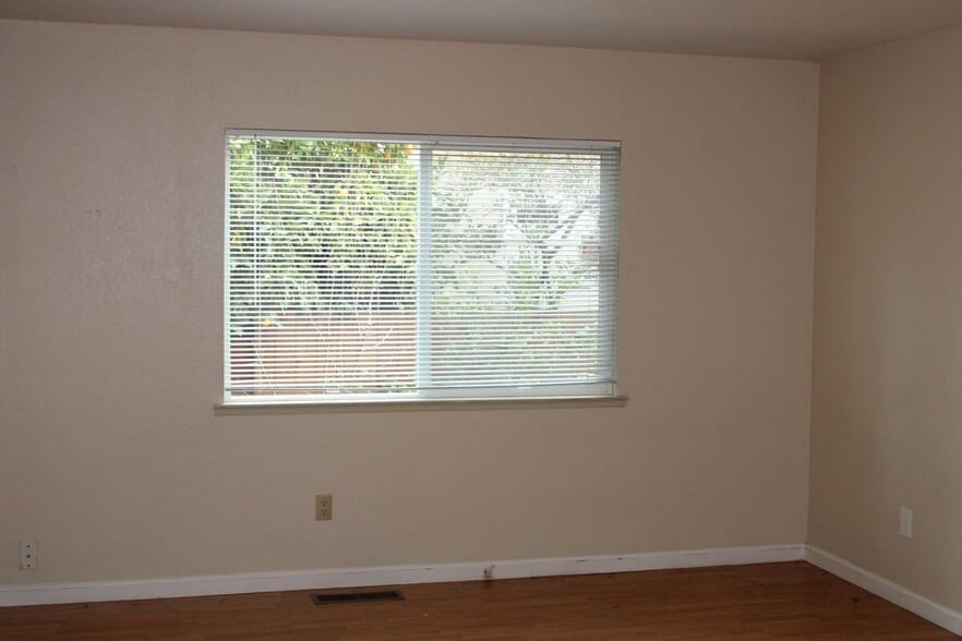 Building Photo - 4999 Fern Pl