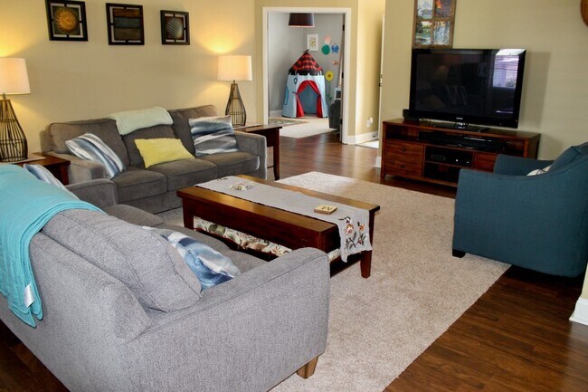 Building Photo - Beautiful 3 Bedroom 2 Bath in Sterling Heights