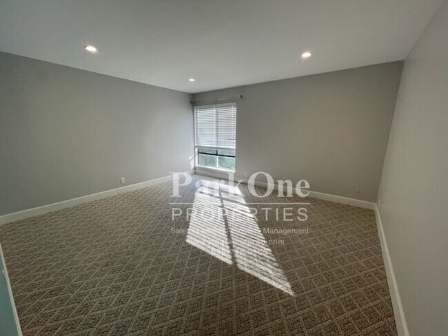 Building Photo - Spacious Condo Near Downtown Walnut Creek ...