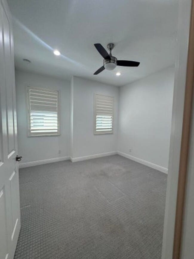 Building Photo - 615 Windward Cir N