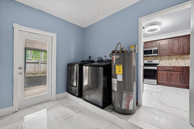 Building Photo - 15775 N Miami Ave