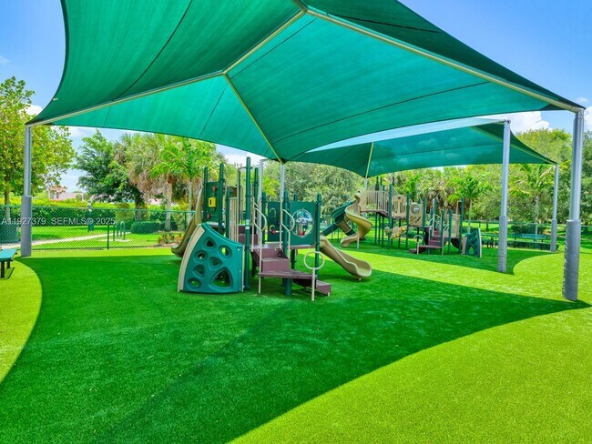 Building Photo - 933 Falling Water Rd