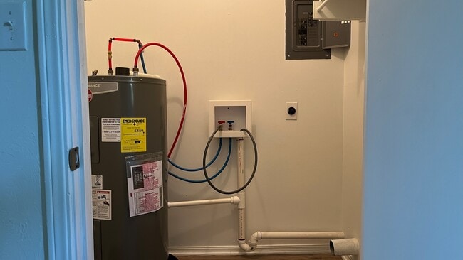 Building Photo - 1324 N Wentz St