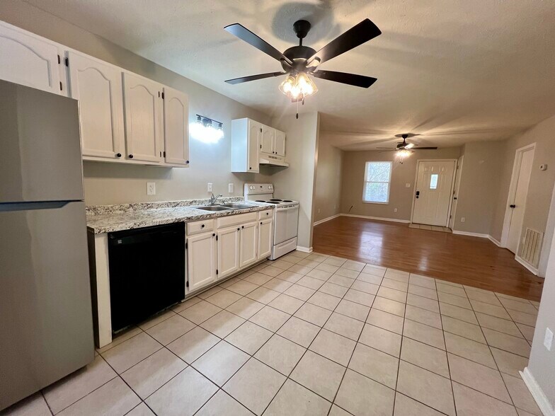 Building Photo - 1402 Hicks Rd