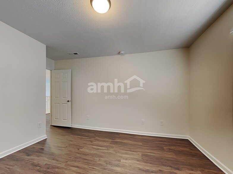 Building Photo - 15518 Farmland Ct