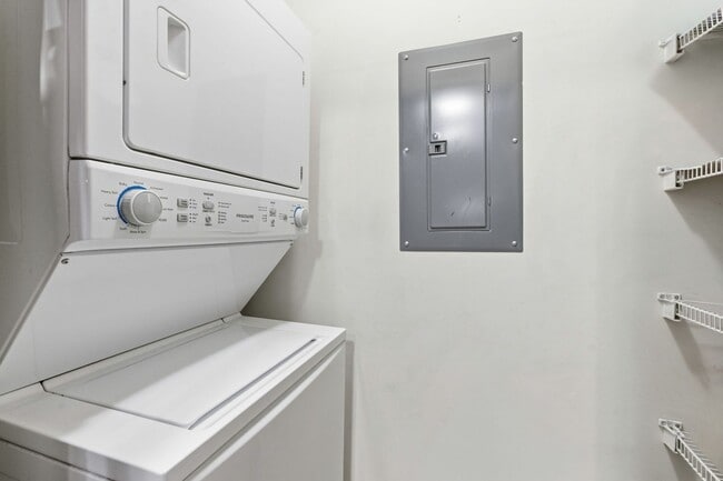 Building Photo - 7223 Althorp Way