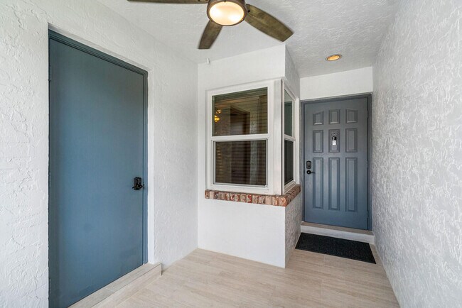 Building Photo - 188 Moccasin Trail N