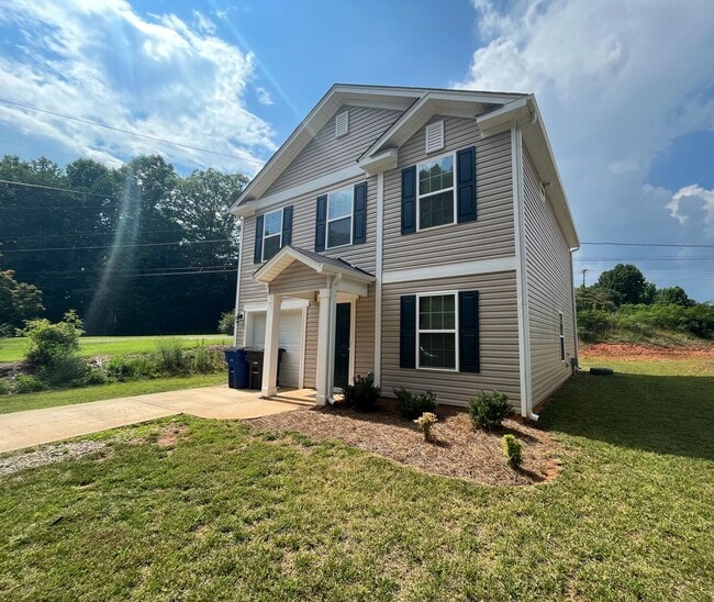 Building Photo - Beautiful 3 bedroom, 2 1/2 bathroom home i...