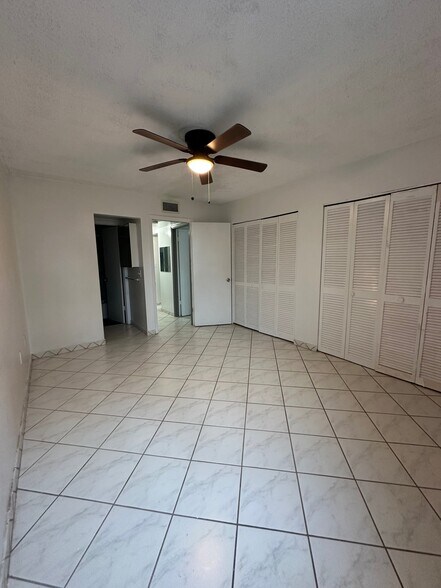 Building Photo - 250 180th Dr