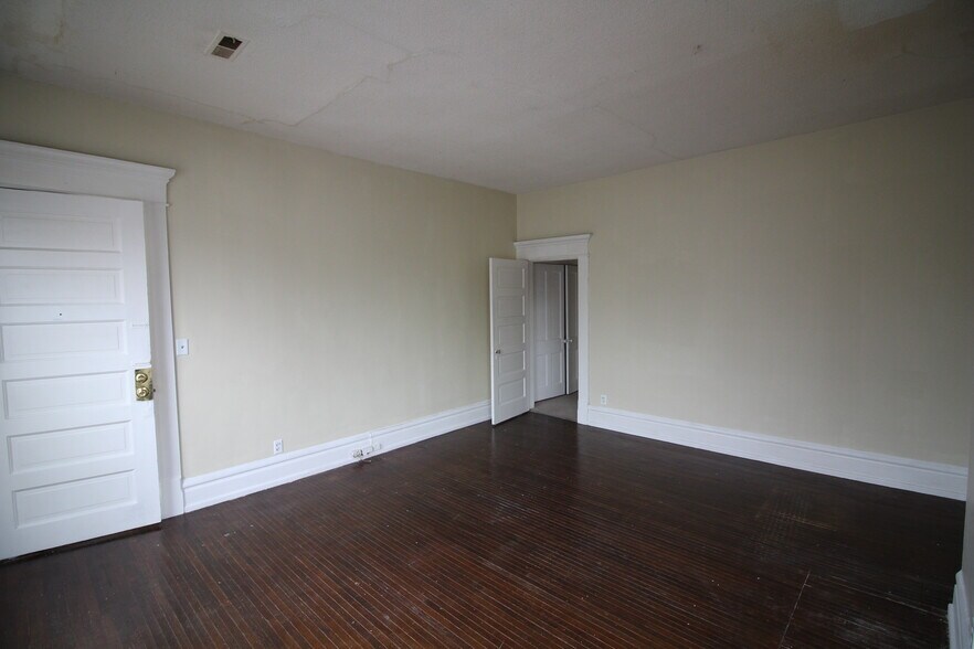 Building Photo - 781 Bryden Rd