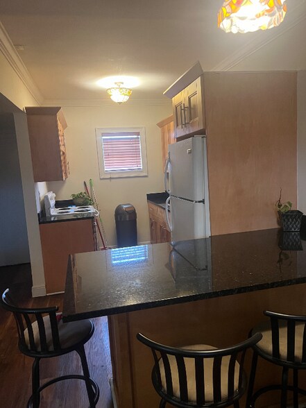 Building Photo - 413 Swallow Dr