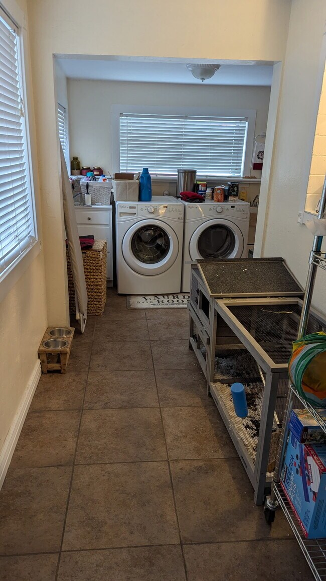 Building Photo - 385 E 2nd S St