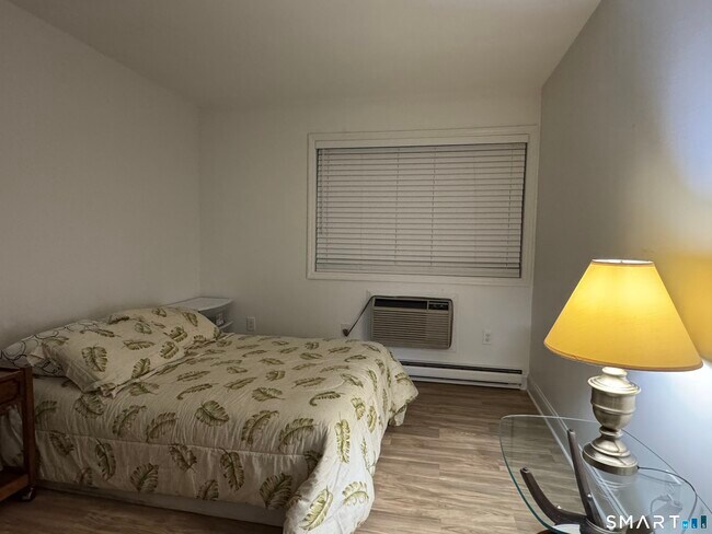 Building Photo - 22 Radio Pl