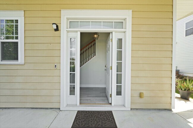 Building Photo - Come Home Smiling to This Beautiful 3-Bed, 3-Bath in Port Wentworth!