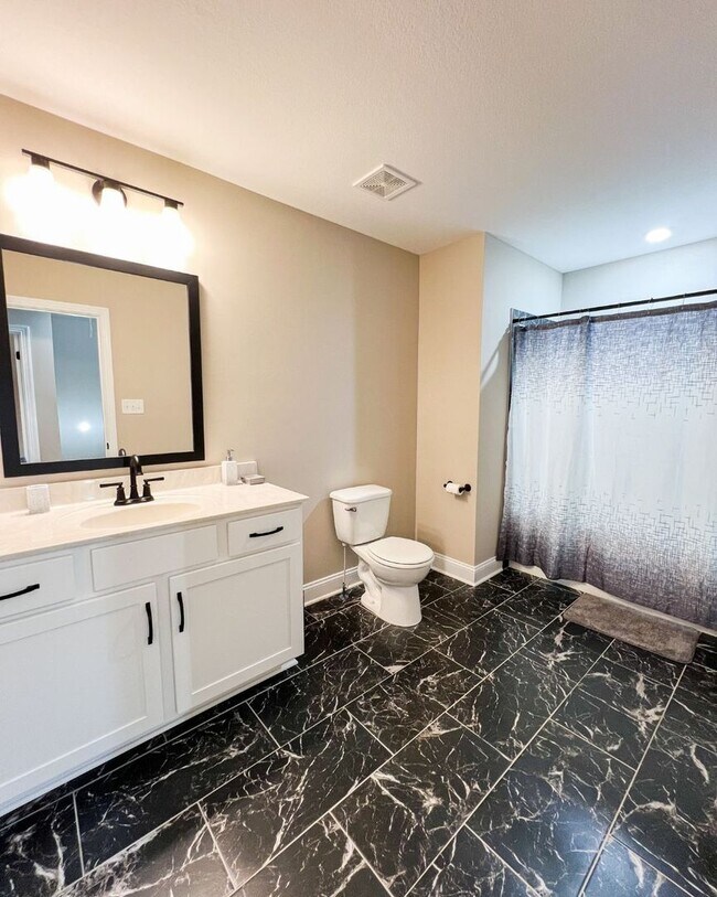 Building Photo - Move-In Specials Available! Beautiful Sing...