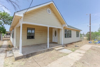 Building Photo - 1308 Mesquite St