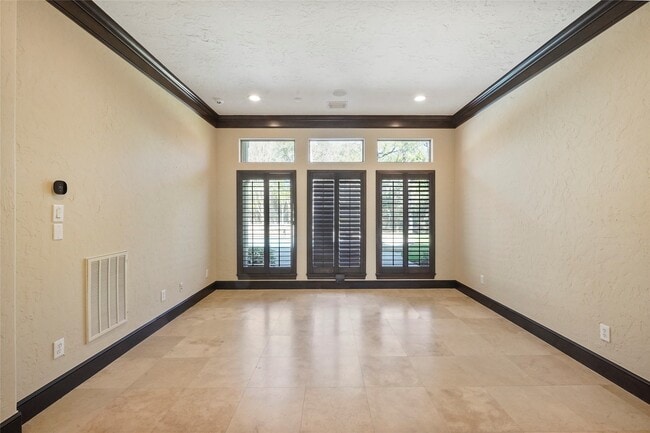 Building Photo - 30 N Palmiera Cir