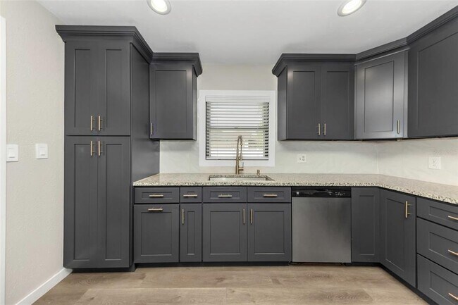 Building Photo - 4030 Fieldgreen Pl