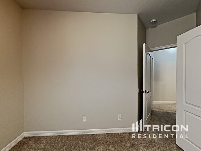 Building Photo - 7123 Durango Creek Dr