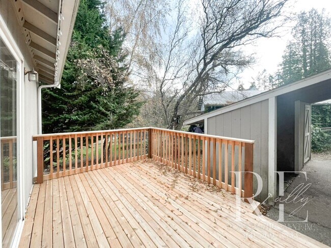 Building Photo - Stunning 3-Bedroom Home with Vaulted Ceilings, RV Parking & Fenced Yard!