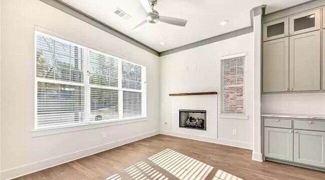 Building Photo - New construction in the heart of East Fayetteville!