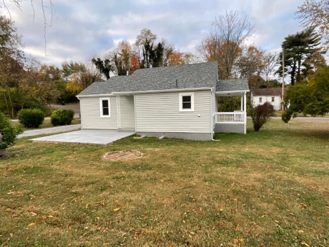 Building Photo - 2 bedroom/1 bath home in East Morristown.