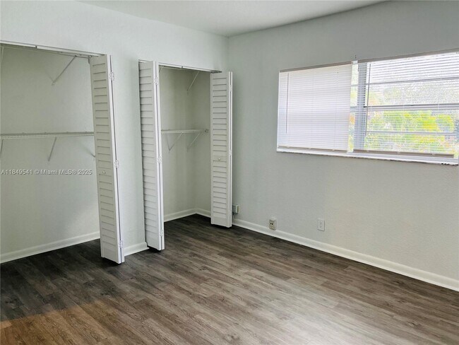 Building Photo - 4705 NW 9th Dr